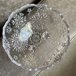 Mikasa snowflake footed bowl